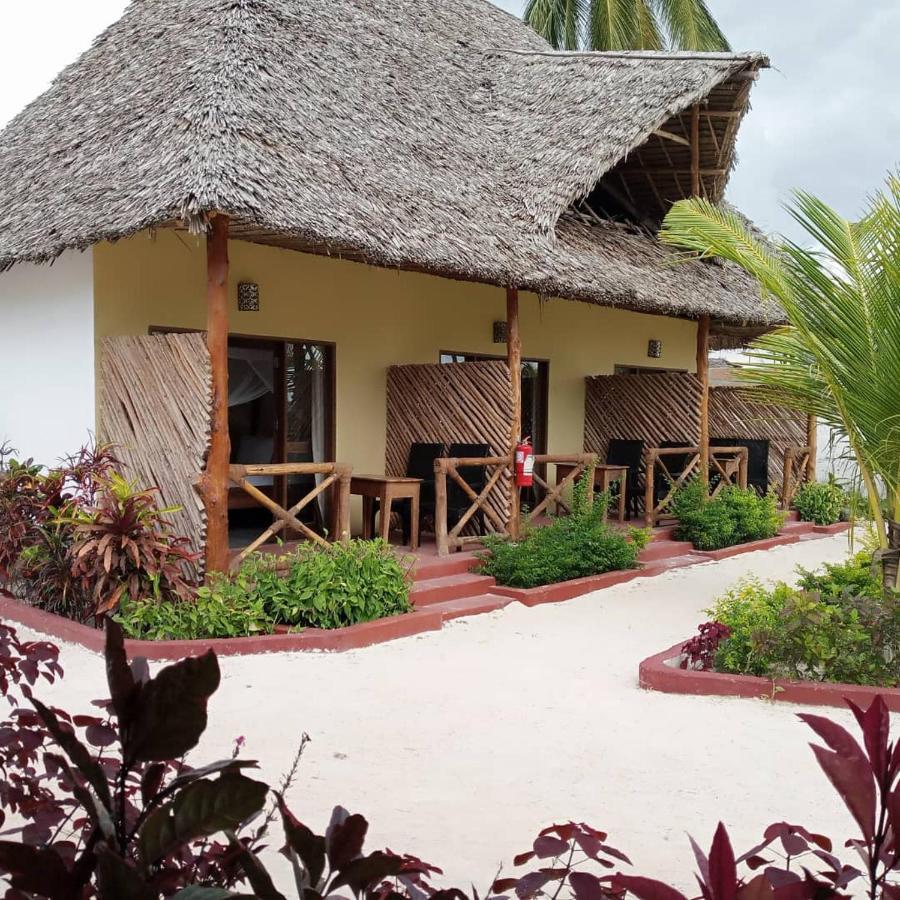 Weavers Lodge Pongwe Buitenkant foto