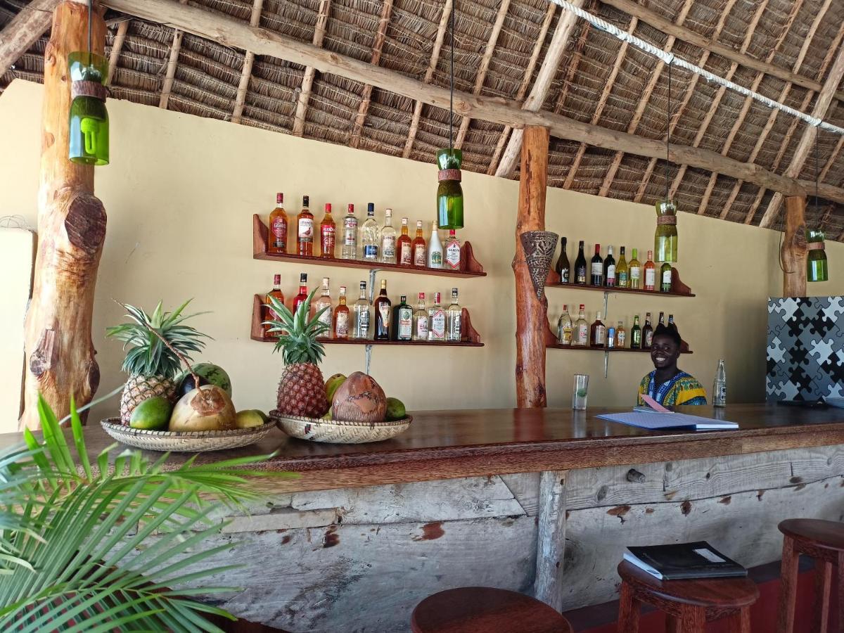 Weavers Lodge Pongwe Buitenkant foto